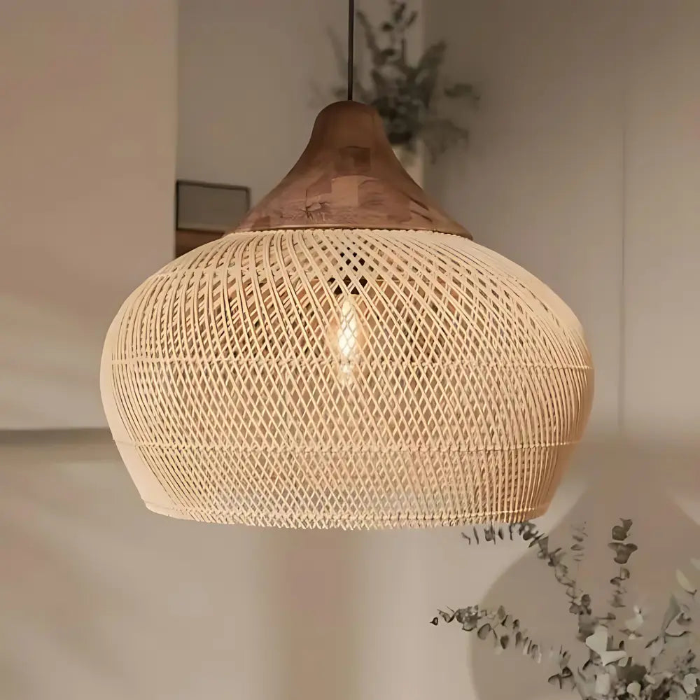 Sunwoven - Kunstnerisk Rattanlampe