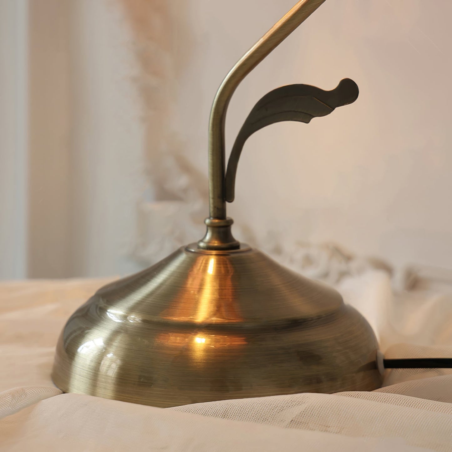 AuraLuxe - Lampe de table Capiz