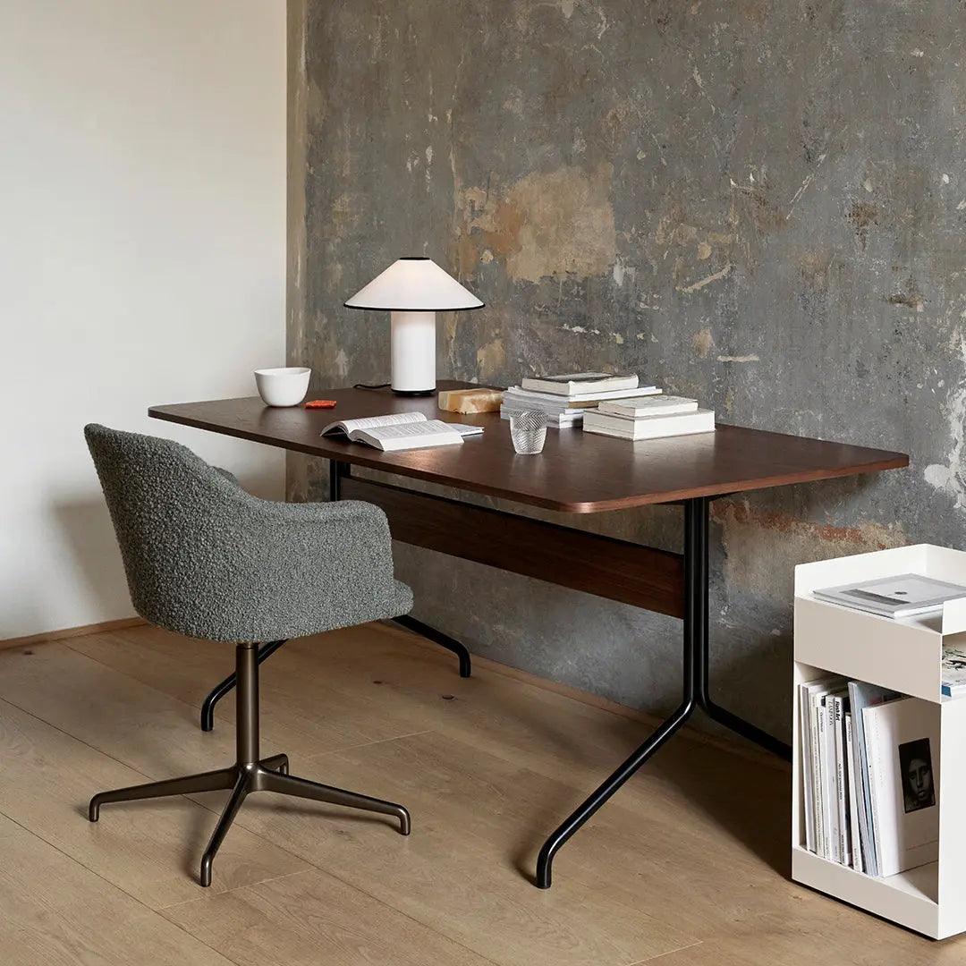 LuxeBeam - Elegant og Moderne Bordlampe