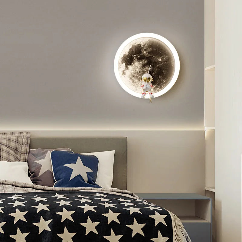 SkyGlow – Lampada da parete a LED dal design lunare