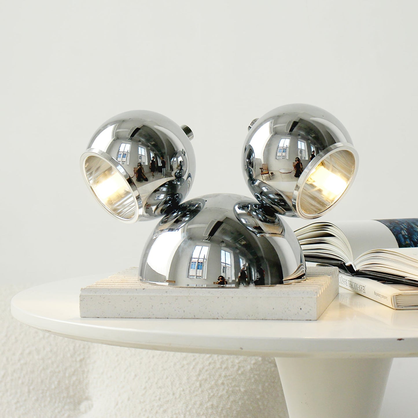 MickeySphere - Lampe de Table Élégante