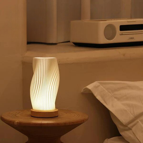 CalmGlow – Lampe de table Wave élégante