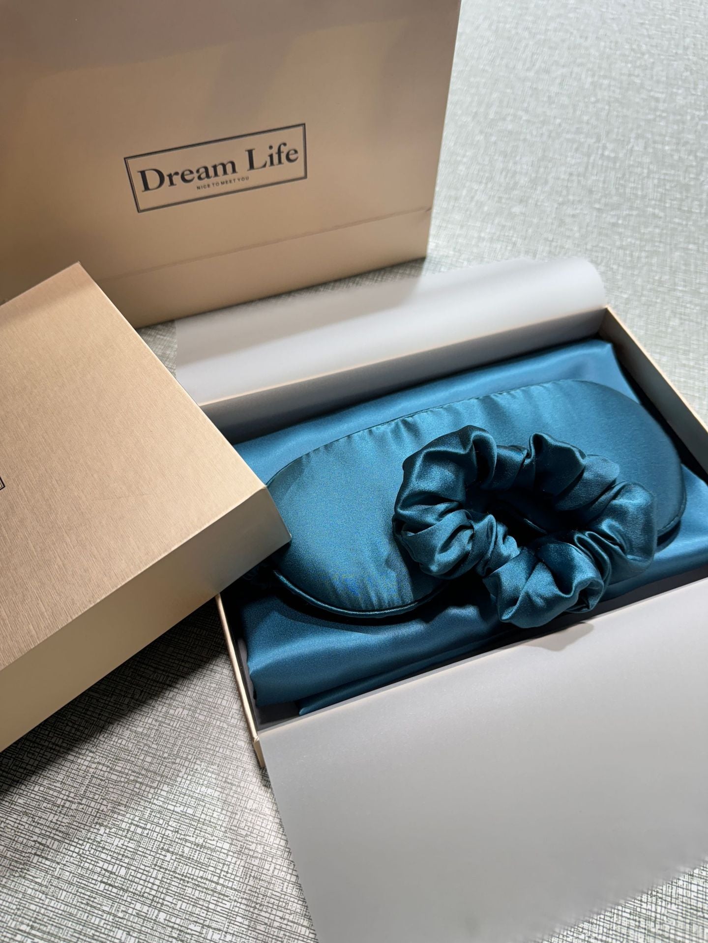 PureSilk - 4-Piece Skin-Friendly Silk Sleep Set (Hidden Zipper Pillowcase)