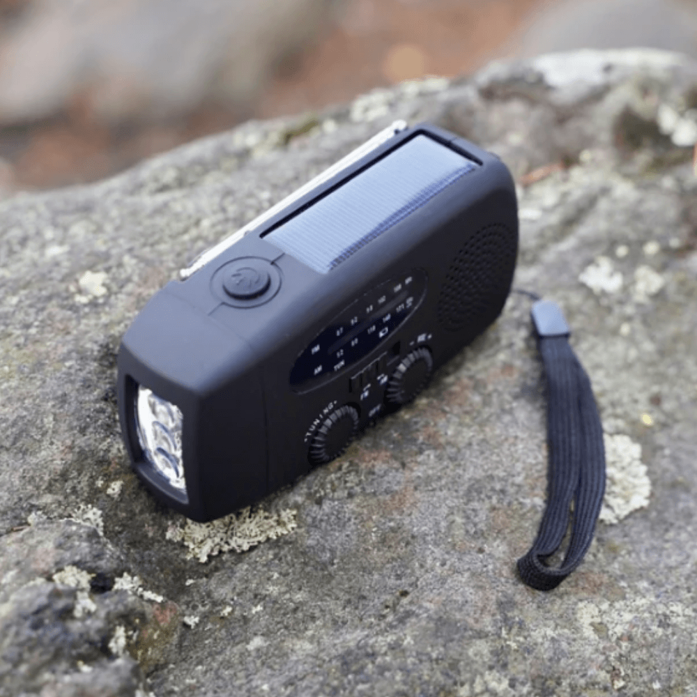 SolaraWave | Compact Multifunctional Emergency Hand Crank Radio 2