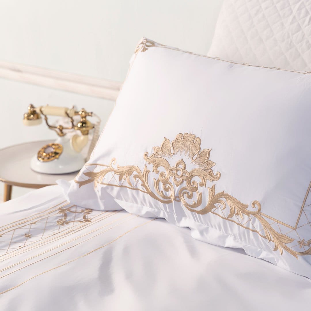 GoldenWood - Elegant White and Gold Bedding