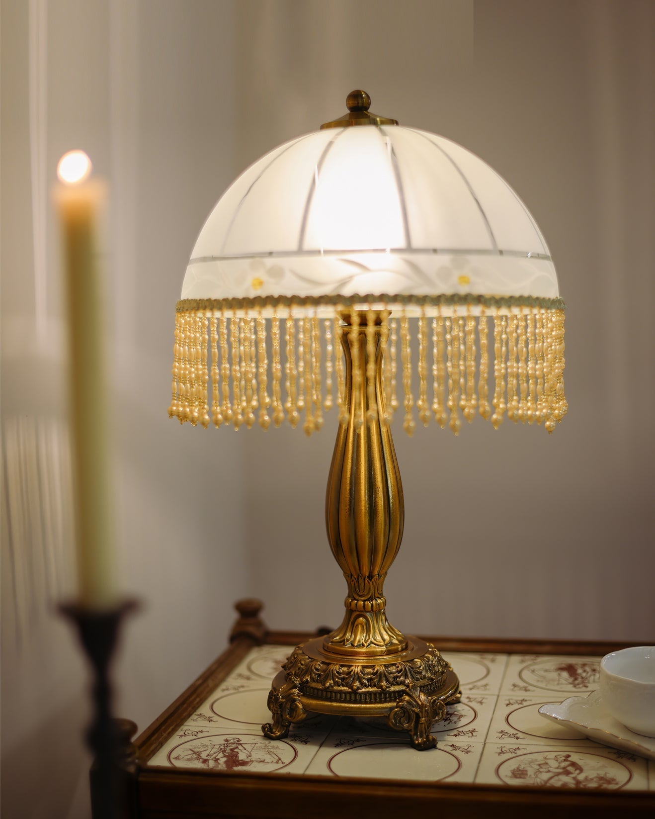 TasselLuxe - Lámpara de Mesa