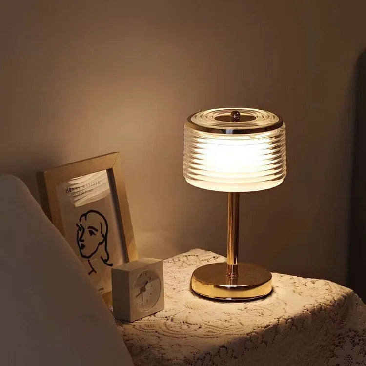 GlowCircle – Elegante lampada da tavolo ad anello a LED