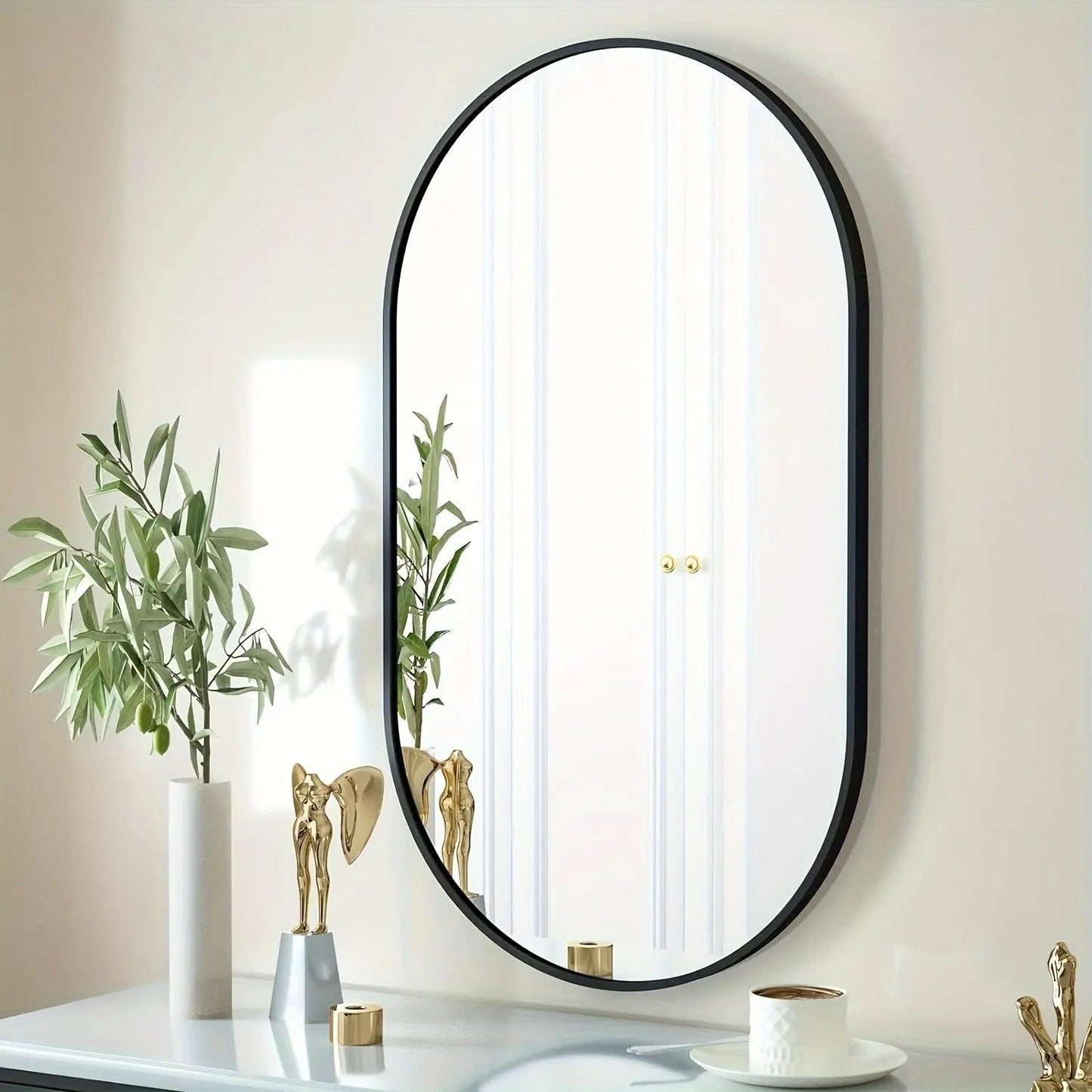 MirrorLuxe - Elegant Oval Reflection