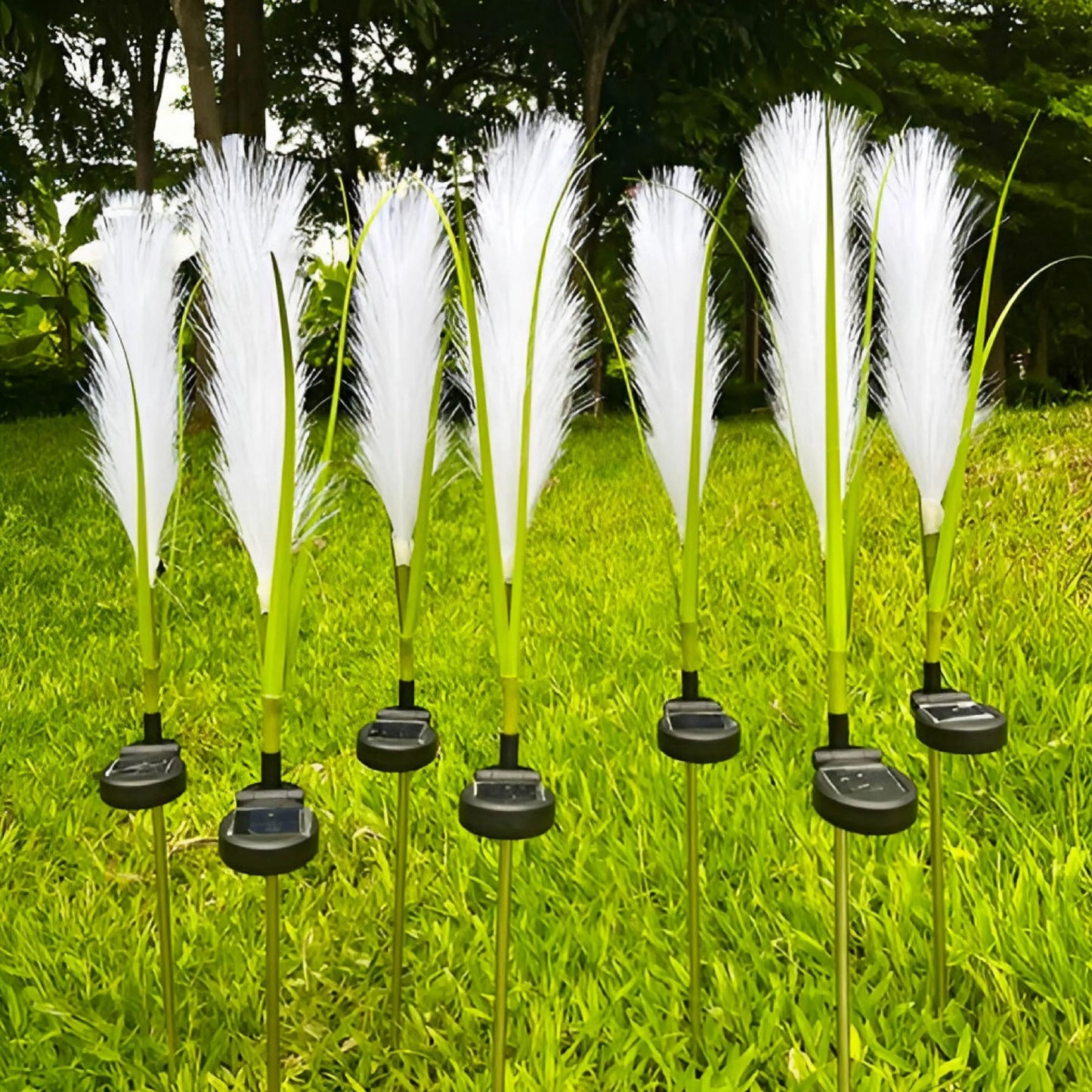 EcoGlo – Sustainable Solar Reed Lamp