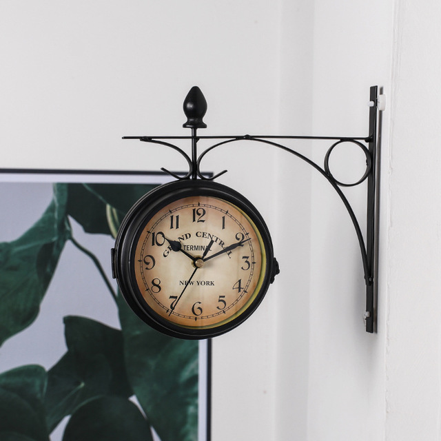 TwinView - Euro-Style Double Wall Clock
