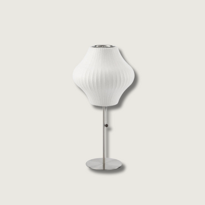 SteelAura – Lámpara de Mesa Elegante con Atractivo Moderno