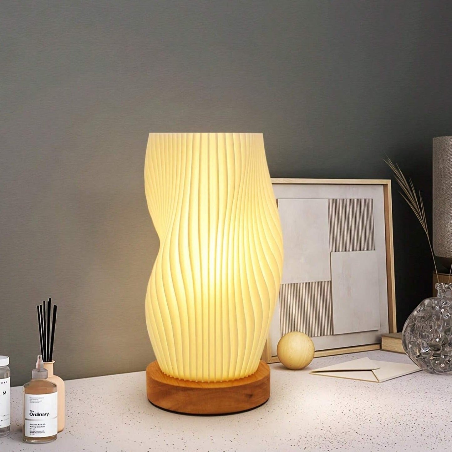CalmGlow – Lampe de table Wave élégante