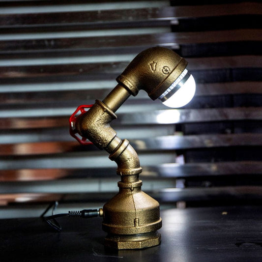 SteamGlow – Roboterlampe aus Messing mit Drehschalter