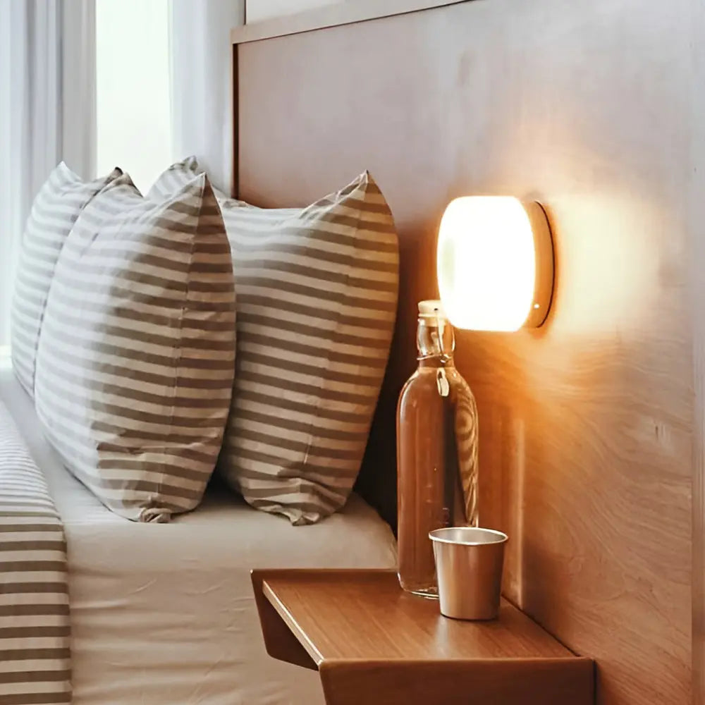 GlowRay - Iluminación de Pared Elegante