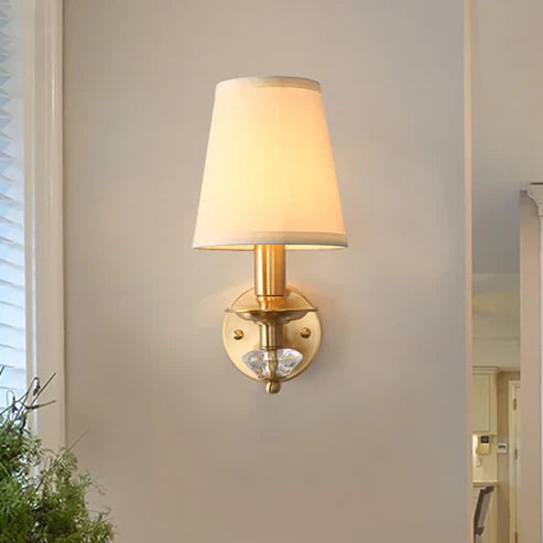 BeamGlow – LED Wall Lamp with Stylish American Design