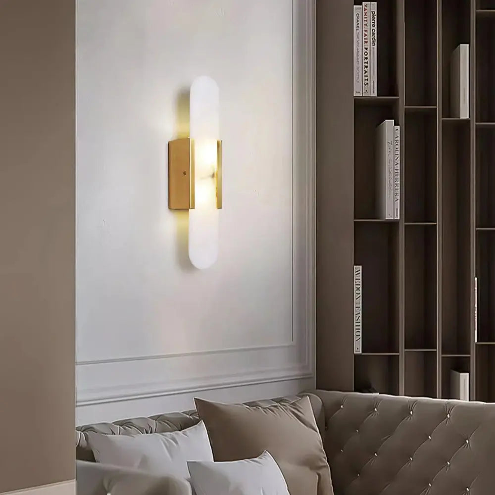 LuxeGlow – Lámpara de Pared Elegante con Silueta Minimalista