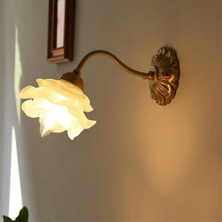 BloomLume – Lámpara de Pared de Vidrio con Flores Vintage