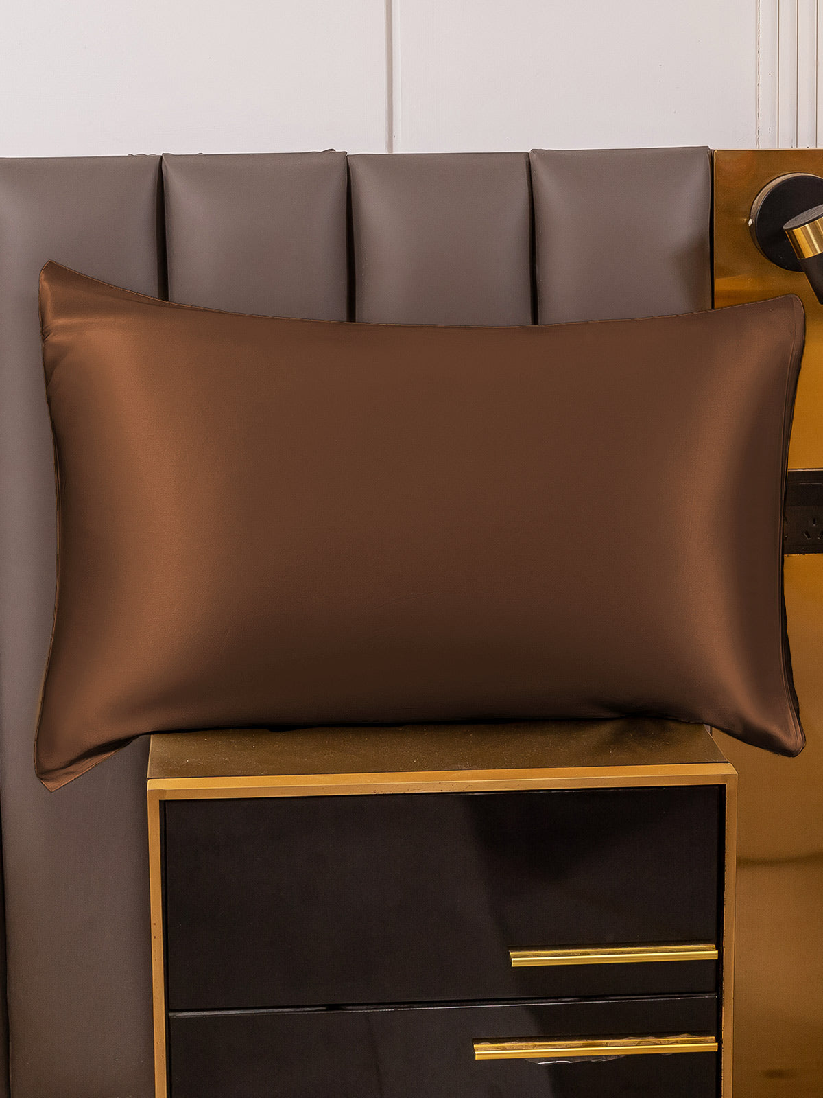 LuxeSilk - 100% Mulberry Silk Pillowcase with Envelope Closure