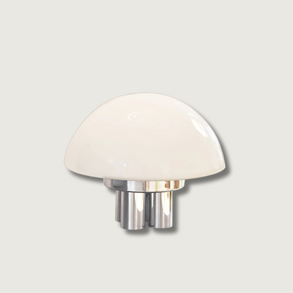 SilverAura – Lámpara de Mesa Blanca con Base de Cromo