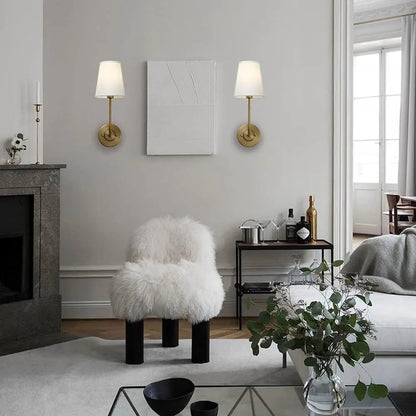 LoomGlow – Lampada da parete moderna caratterizzata da metallo intrecciato e tessuto morbido