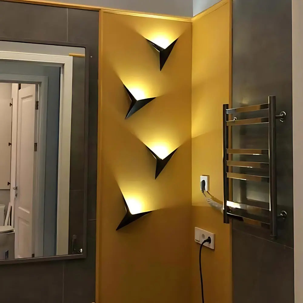 GlowZen - Lampa ścienna z wschodnim urokiem