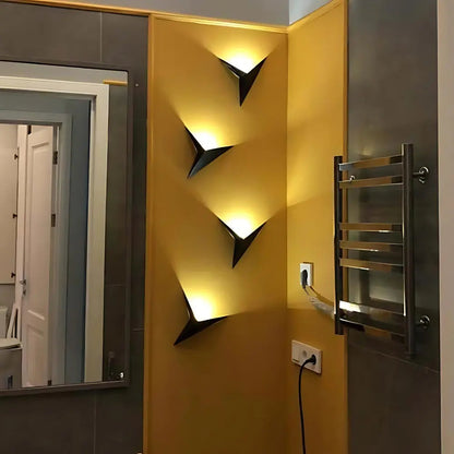 GlowZen - Lampa ścienna z wschodnim urokiem