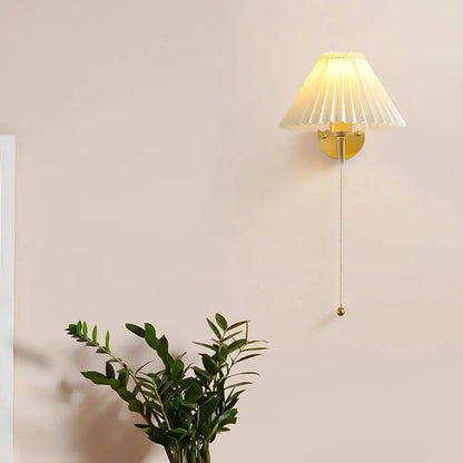 GoldenAura - Elegant Wall Light