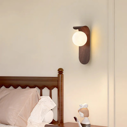 LuxeWood – Chic Walnut Wall Lamp for Unique Ambiances
