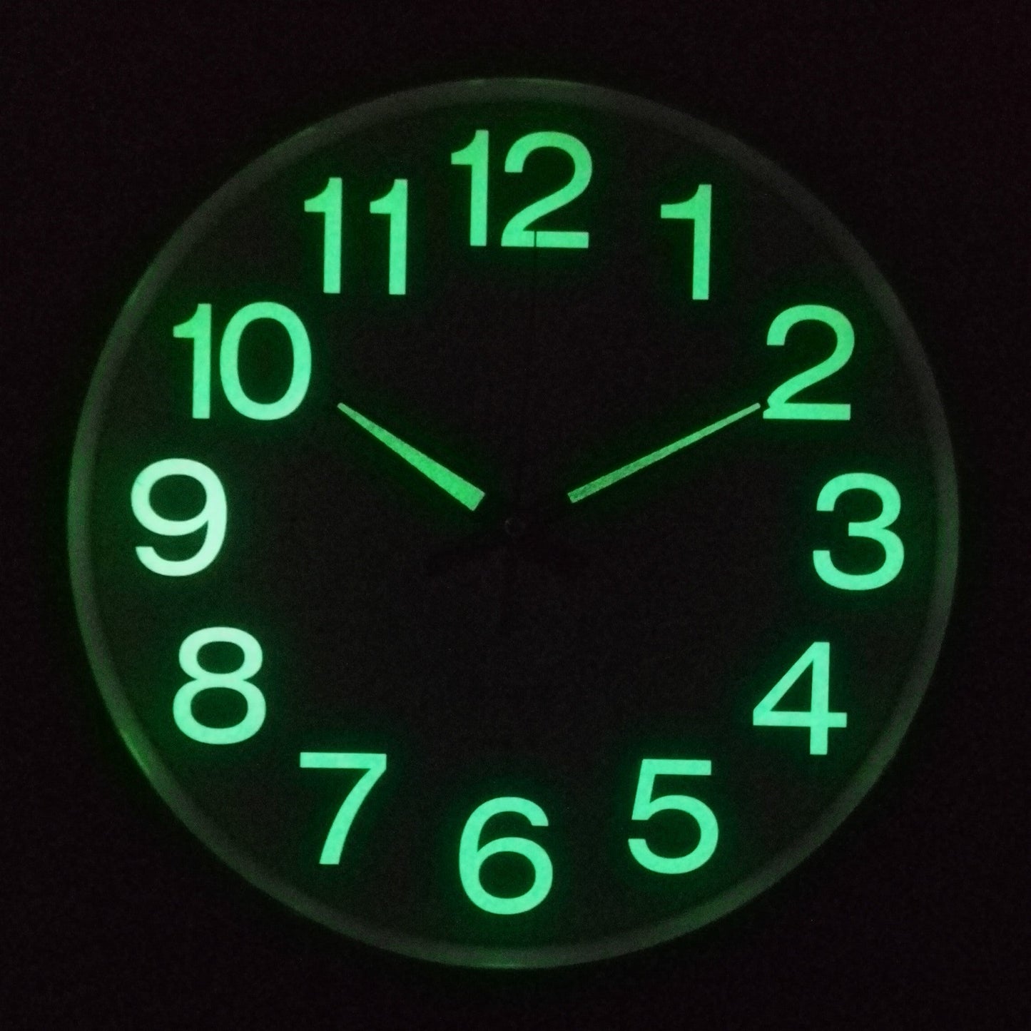 QuietLume – LED-Wanduhr für Klassenzimmer