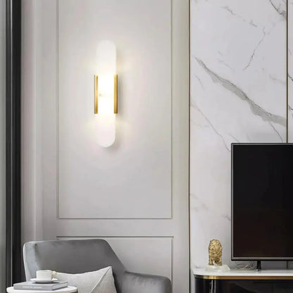 LuxeGlow – Lámpara de Pared Elegante con Silueta Minimalista