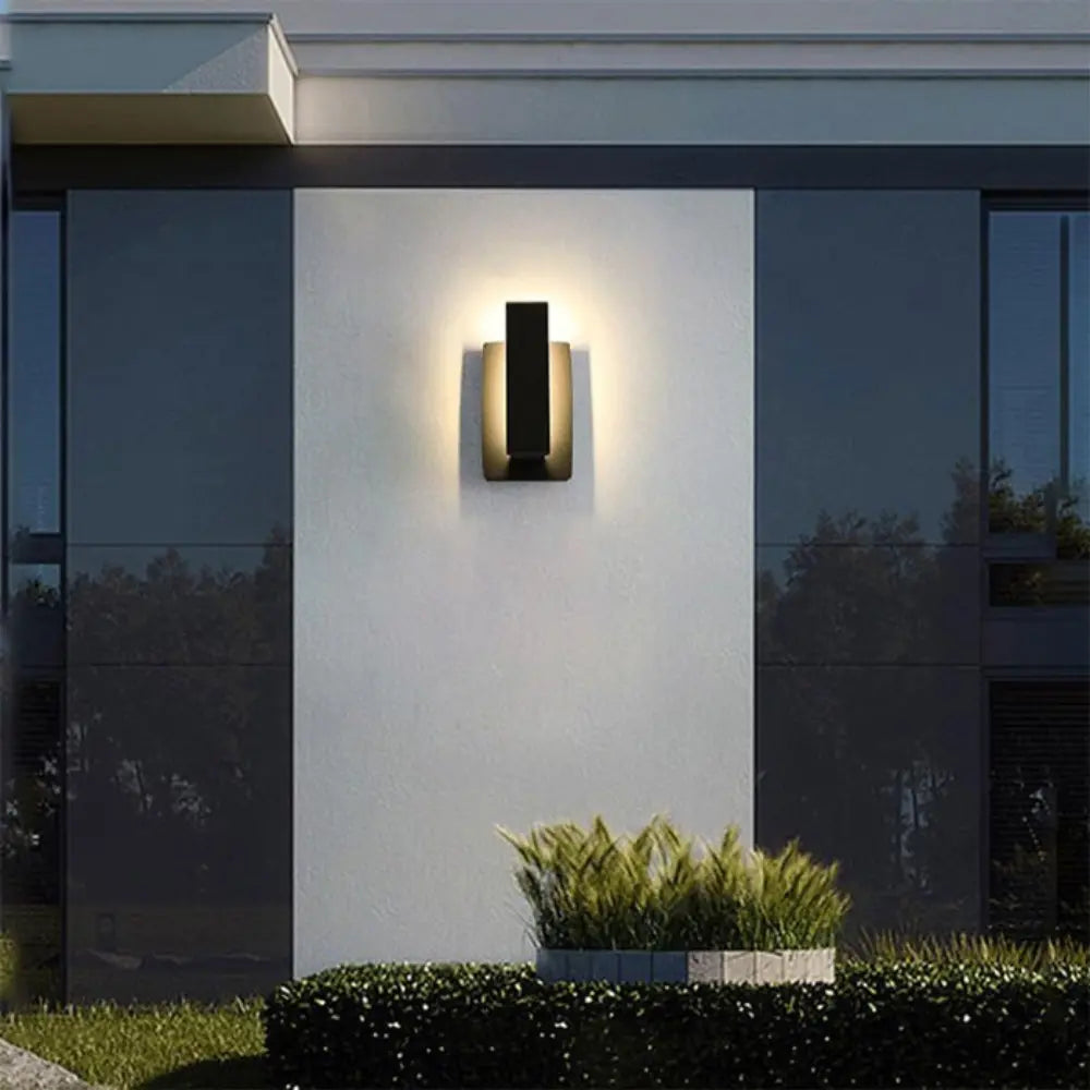 WeatherGuard – Durable and Elegant Outdoor Wall Light