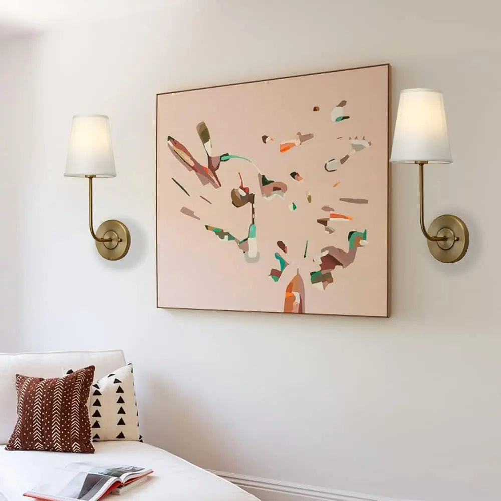 LoomGlow – Lampada da parete moderna caratterizzata da metallo intrecciato e tessuto morbido