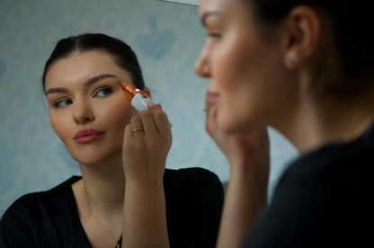 FlawlessBrow - Tondeuse double pour sourcils et visage au design blanc