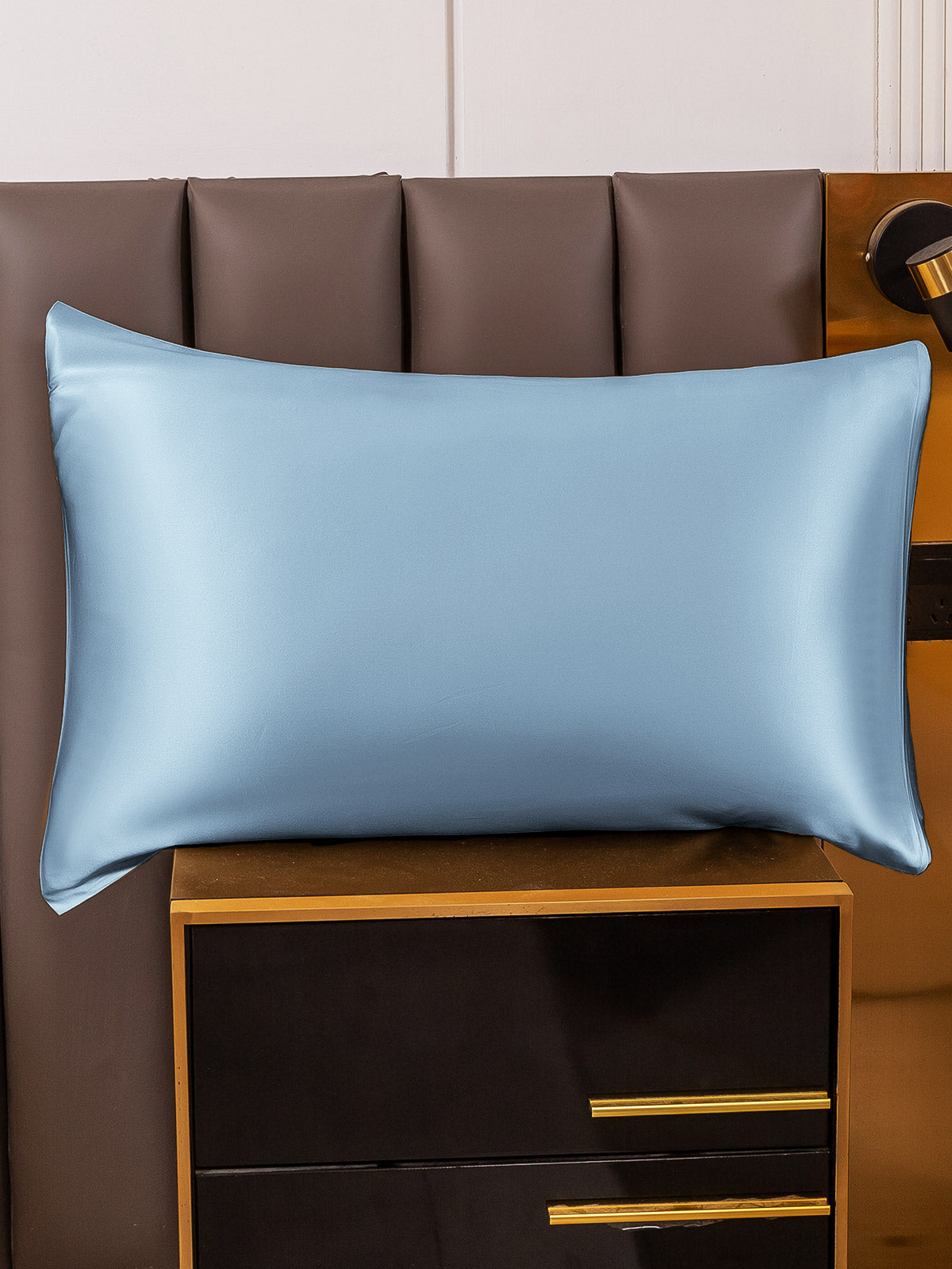 LuxeSilk - 100% Mulberry Silk Pillowcase with Envelope Closure