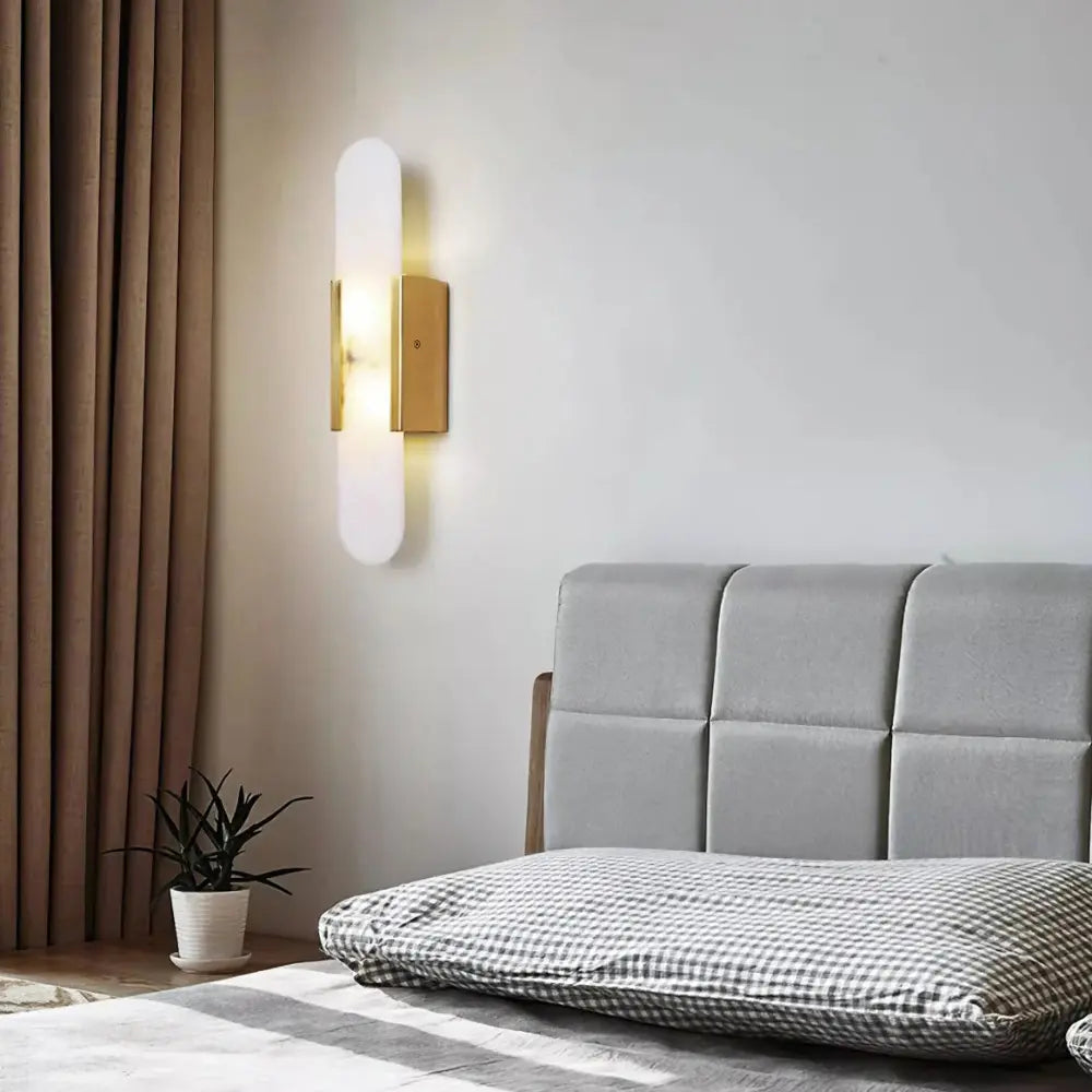 LuxeGlow – Lámpara de Pared Elegante con Silueta Minimalista