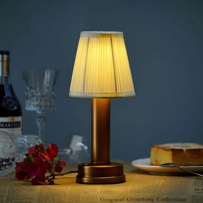GleamGlow – Lampe de table moderne en laiton