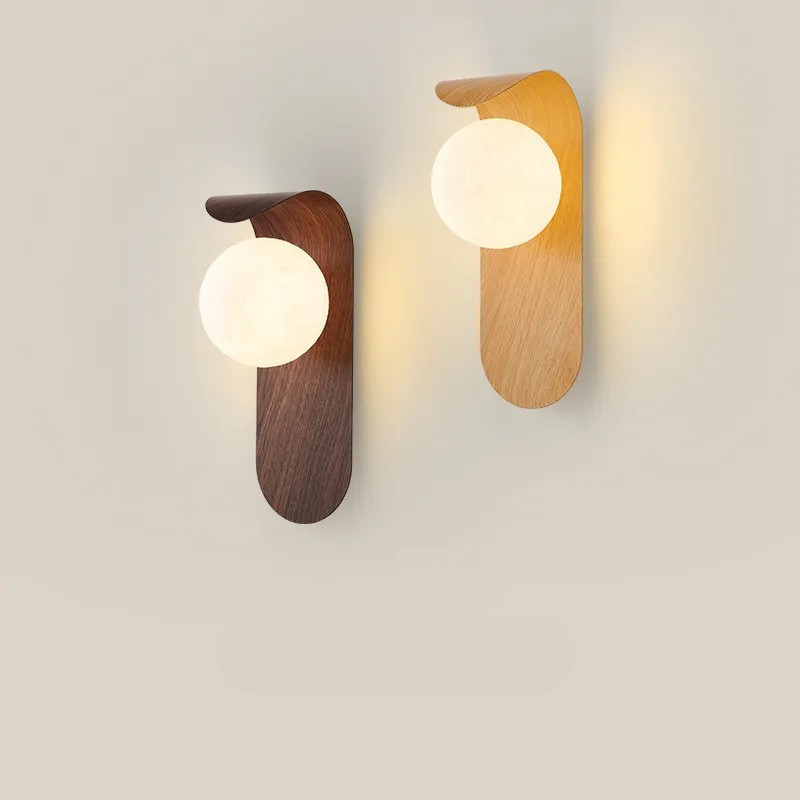 LuxeWood – Chic Walnut Wall Lamp for Unique Ambiances