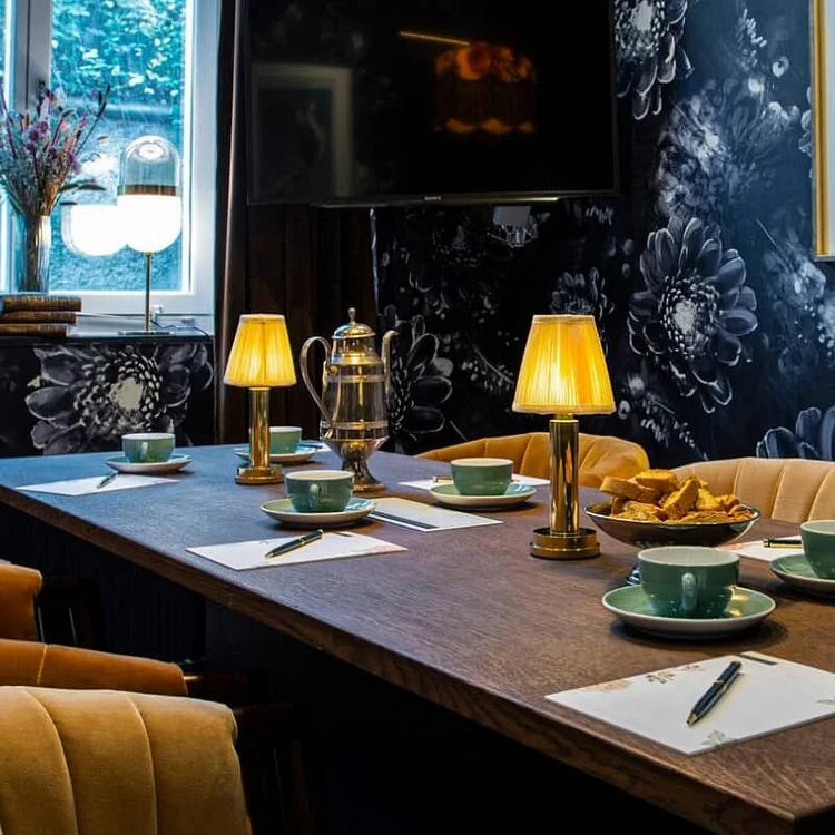 GleamGlow – Lampe de table moderne en laiton