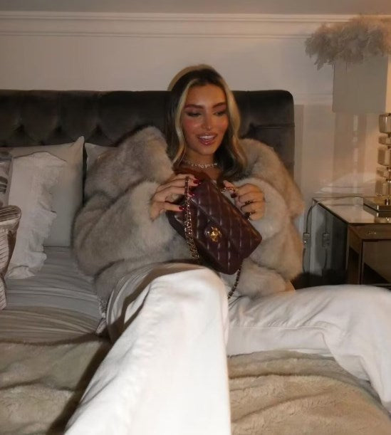 ArcticGrace - Luxurious and Eco-Friendly Faux Fur Jacket for Elegant Warmth