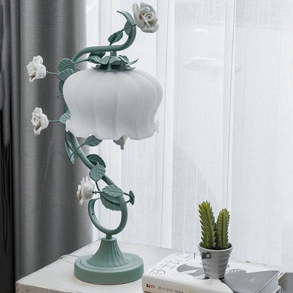 CurvaLight - Bordlampe med glat kurve og simpel flad base