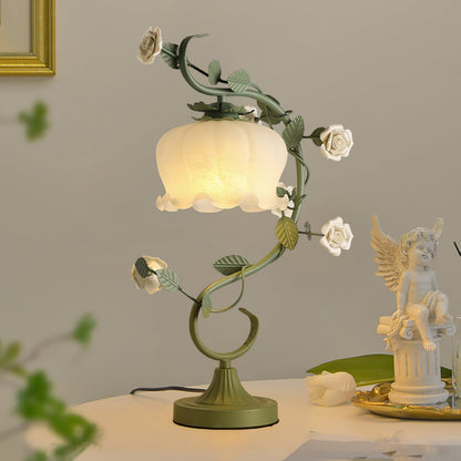 CurvaLight - Bordlampe med glat kurve og simpel flad base