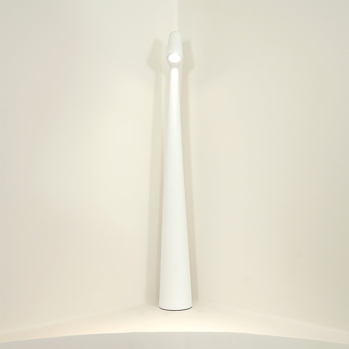 EcoLight – Lampada da scrivania ricaricabile a risparmio energetico