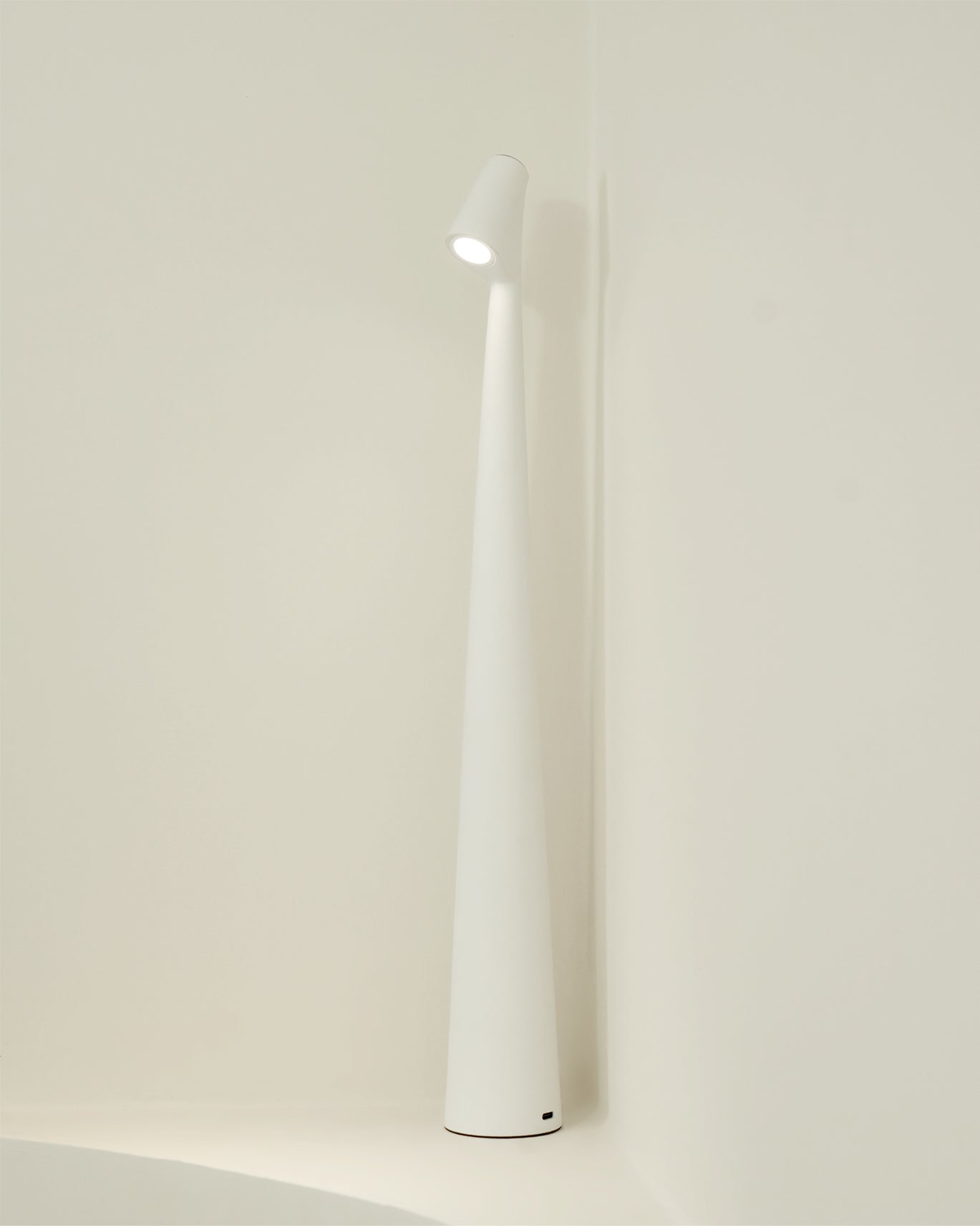 EcoLight – Lampada da scrivania ricaricabile a risparmio energetico