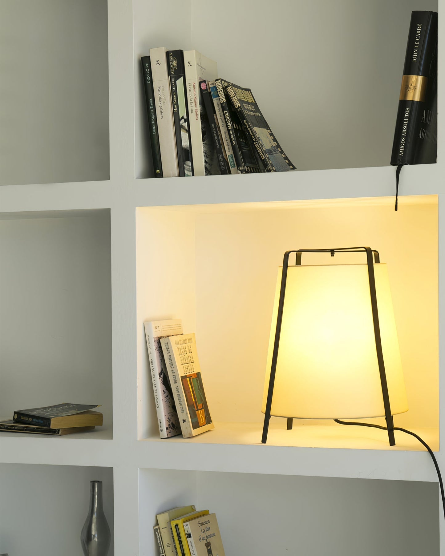 AkaneBeam - Table Lamp with Japanese-Inspired Aesthetic and Soft Radiance