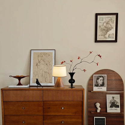 AmaliaBeam - Lámpara de Mesa con Base Refinada y Brillo Cálido y Suave