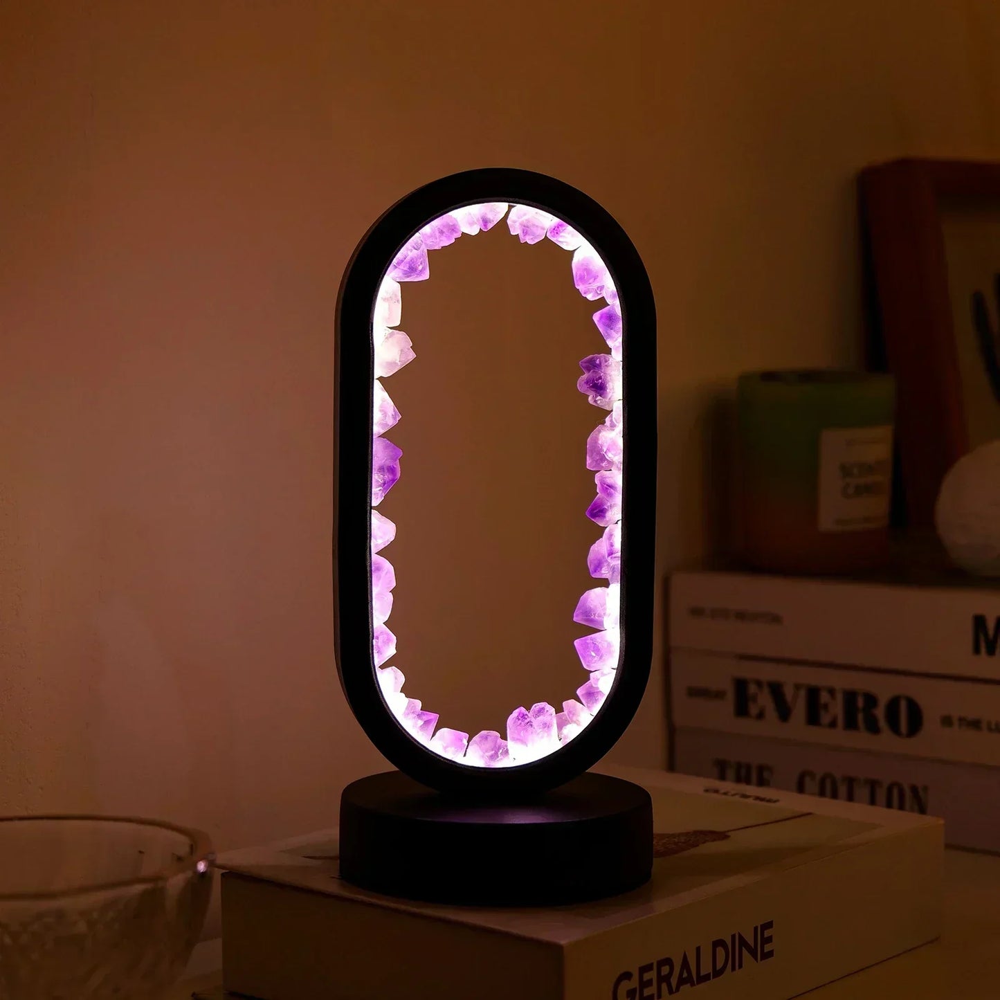 LavenderGlow - Iluminación de Amatista para un Ambiente Sereno y Elegante