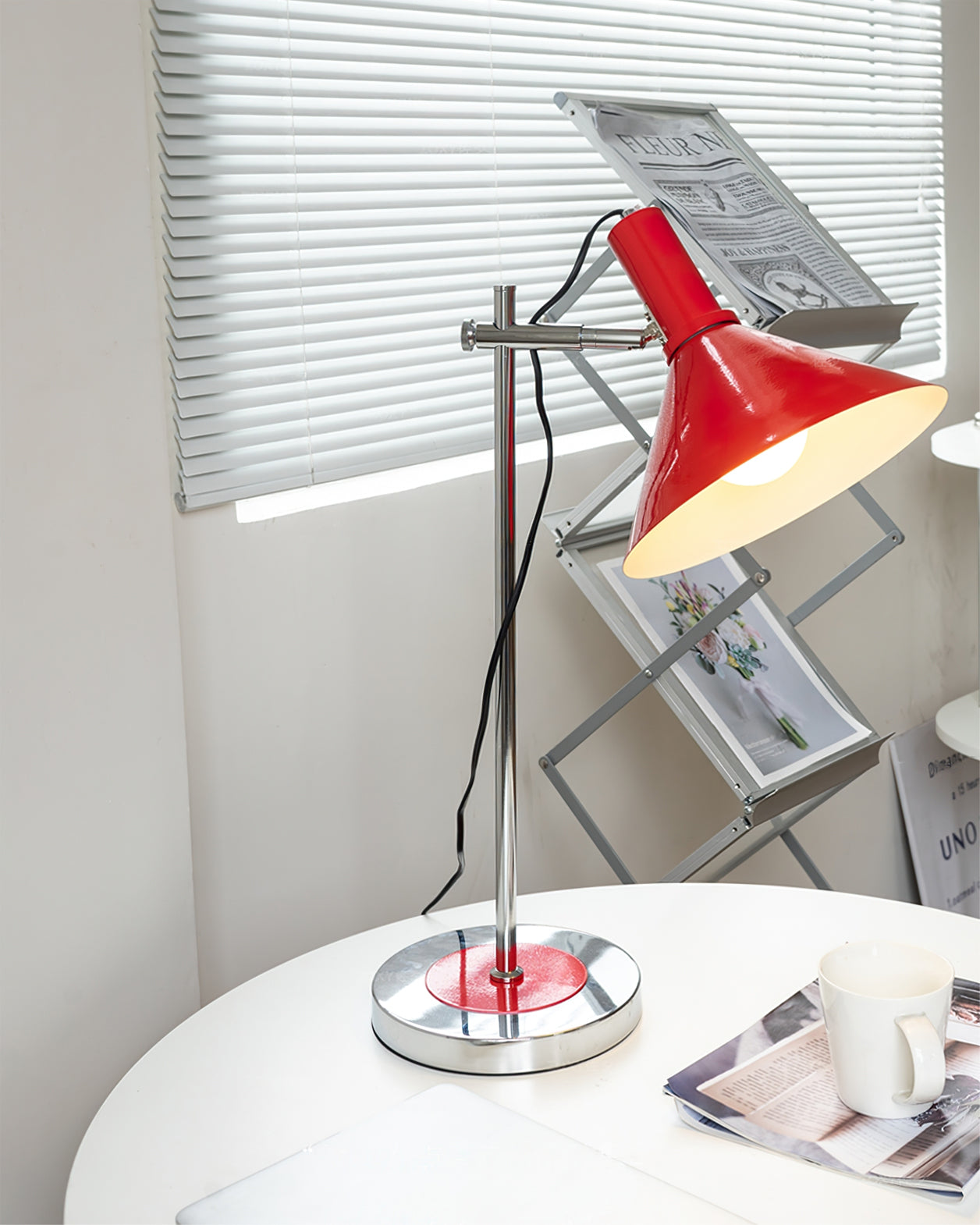 BeamAura - Sleek Table Lamp