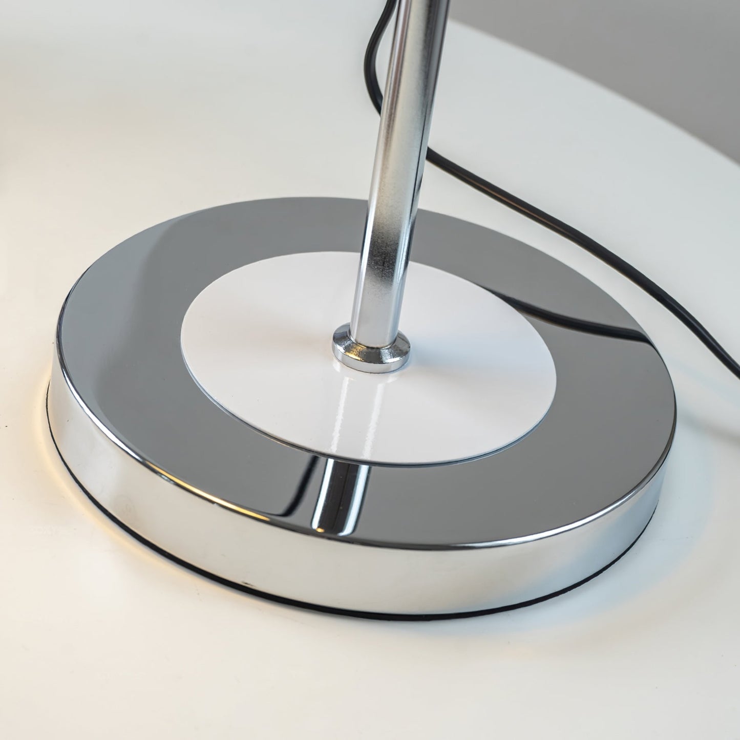 BeamAura - Sleek Table Lamp