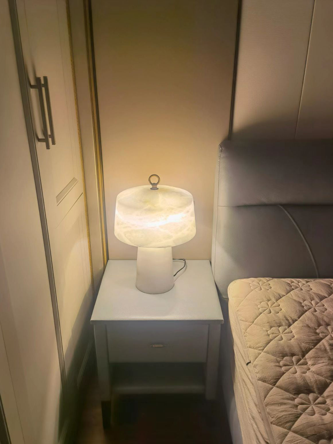 AogaLuxe - Table Lamp with Sophisticated Form and Soft Light Emission