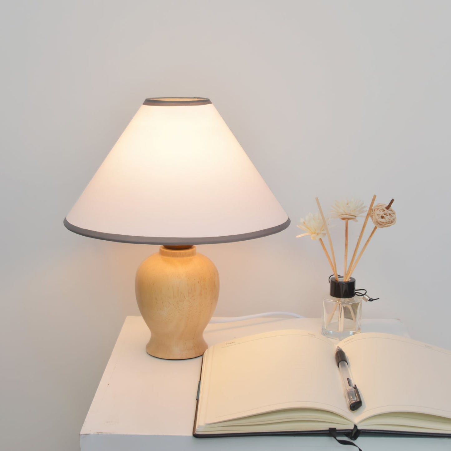 BeamLuxe - Wooden Table Lamp
